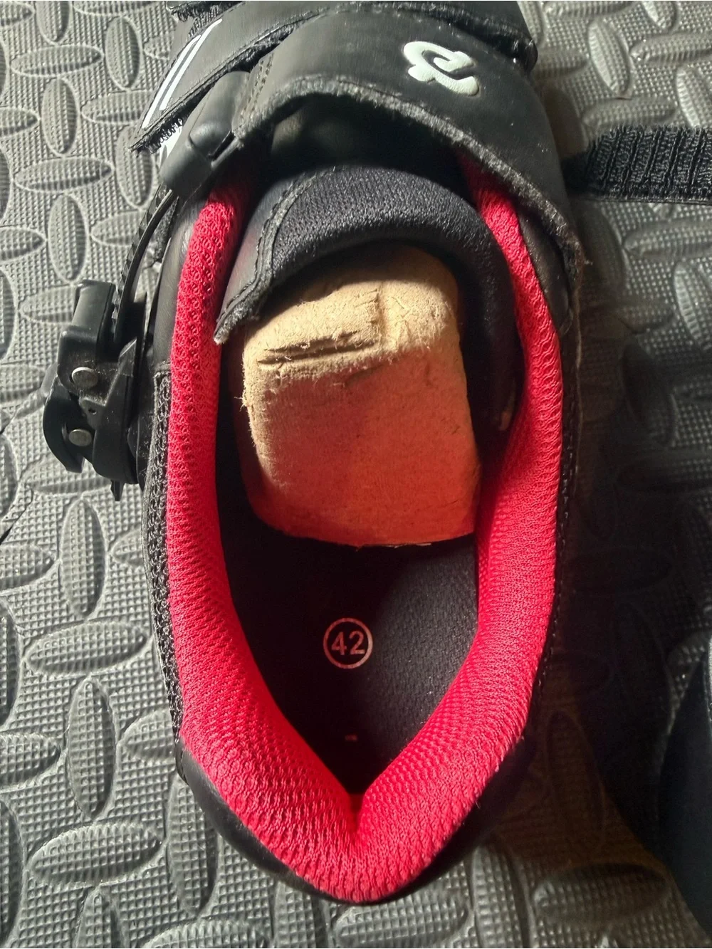 Peloton Cycling Shoes - Size 9 Mens, 42 EU - Black/ Red - Great Condition.